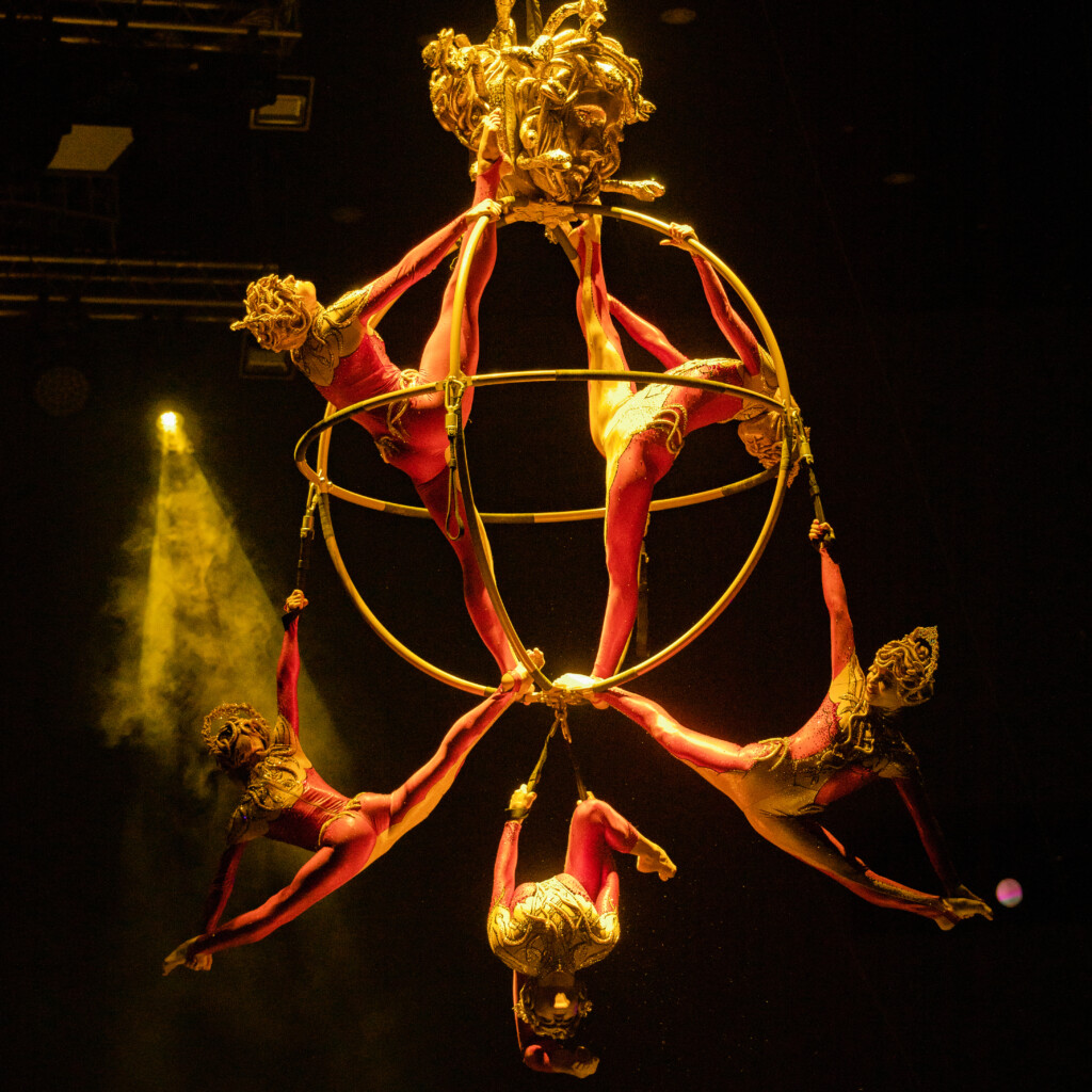 Перед закрытием на реконструкцию Волгоградского цирка, зрителей порадует новый проект Королевского цирка Гии Эрадзе и компании Росгосцирк шоу «Песчаная сказка»