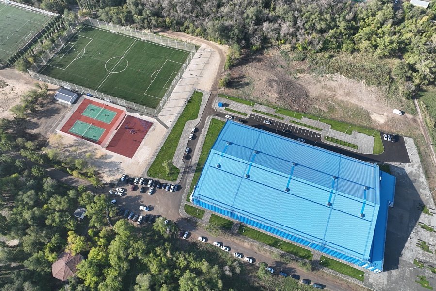 В Волжском открыли новый футбольный комплекс на базе стадиона им. Логинова.