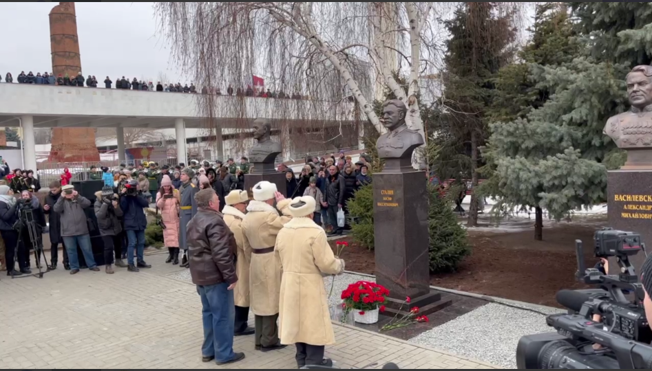 В Волгограде открыли памятники Сталину, Жукову и Василевскому