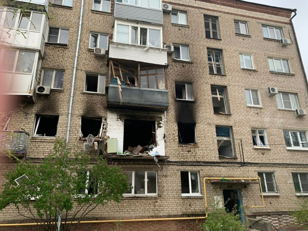 Взрыв бытового газа или возгорание вещей произошло в пятиэтажке в Волгограде