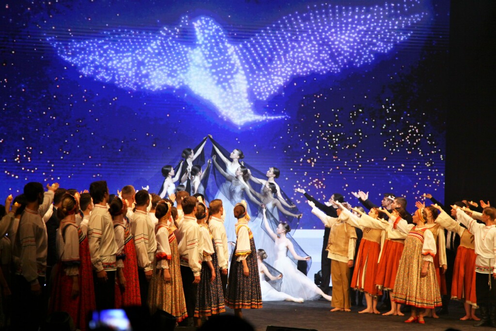 В Волгограде состоялось торжественное открытие Всероссийского фестиваля “Салют Победы”
