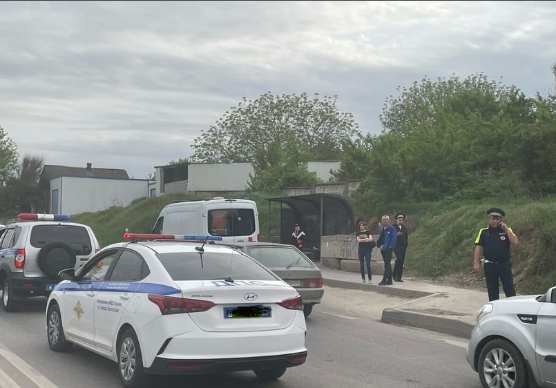В Волгограде машина ДПС сбила парня на пешеходном переходе
