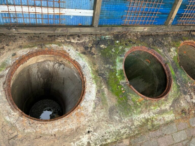В Волгоградской области погиб 2-летний мальчик, провалившись в канализационную яму
