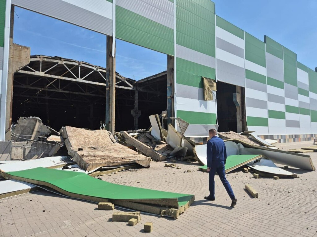 В Волгограде организована проверка по факту обрушения части конструкции торгового комплекса