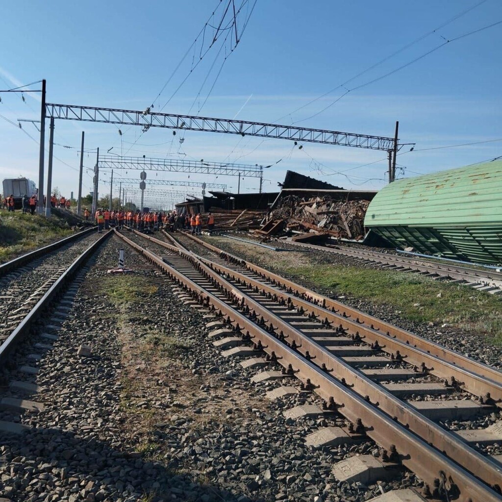Официальную причину схода вагонов с рельсов под Волгоградом назвали в Приволжской железной дороге