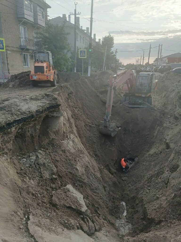 Центральная улица Урюпинска ушла под землю