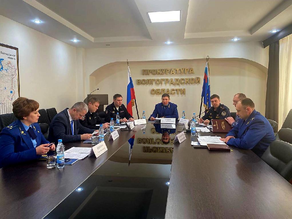 Волгоградская прокуратура обсудила проблемы повторной преступности среди осужденных к принудительным работам и приняла решение о мерах по их устранению