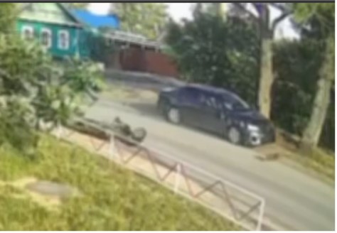 В Кировском районе подростки на мопеде попали в ДТП