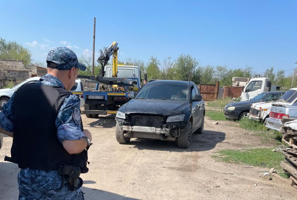 Должник из Волгоградской области потерял кроссовер Audi Q5 за долги свыше 3 миллионов рублей