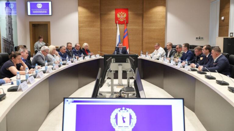 Обучение лидеров: Депутаты провели встречу с участниками проекта «Сталинградский призыв»
