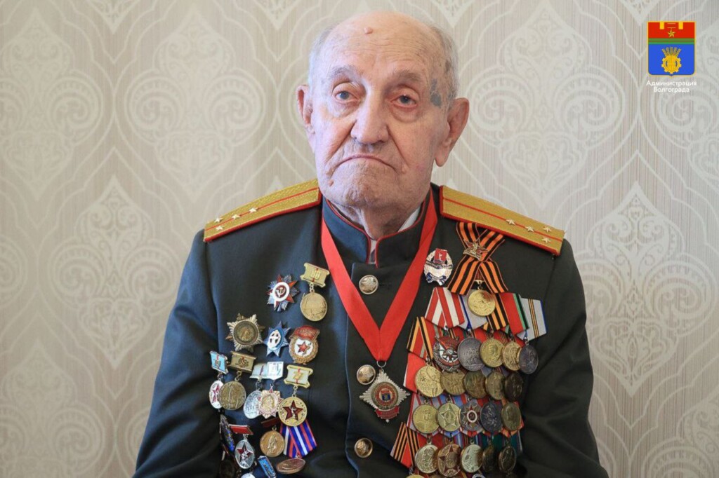 Ветерана Великой Отечественной войны Евгения Рогова поздравляют с 101-летием