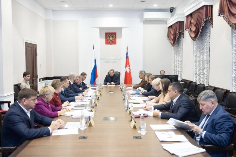 Совещание по повышению роли спорта в жизни региона провёл Андрей Бочаров