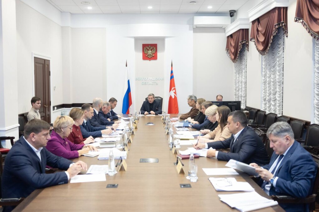 Совещание по повышению роли спорта в жизни региона провёл Андрей Бочаров