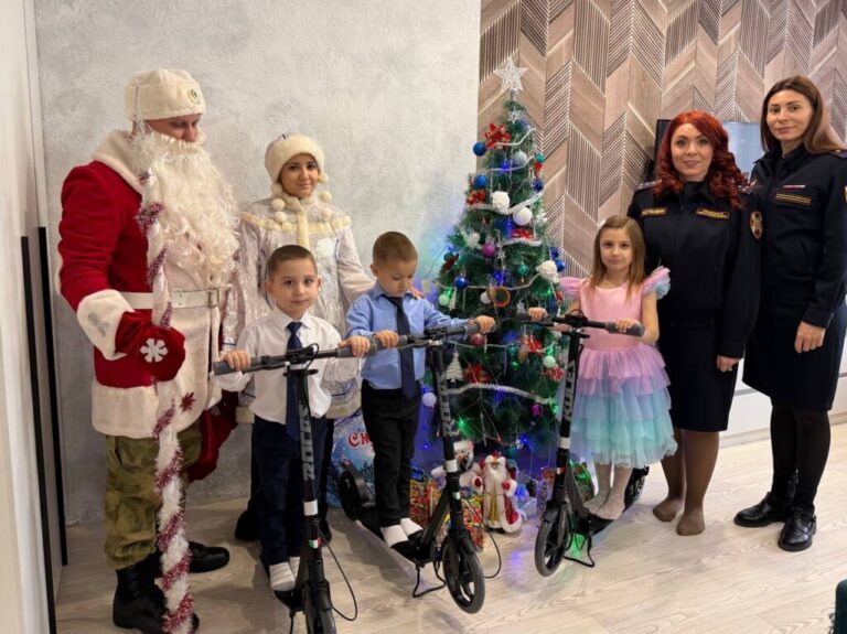 Сотрудники Росгвардии сделали сказку реальной для детей Волгограда