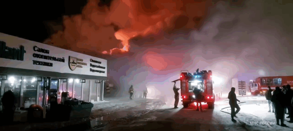 Крупный пожар на строительном рынке «Тулака» в Волгограде