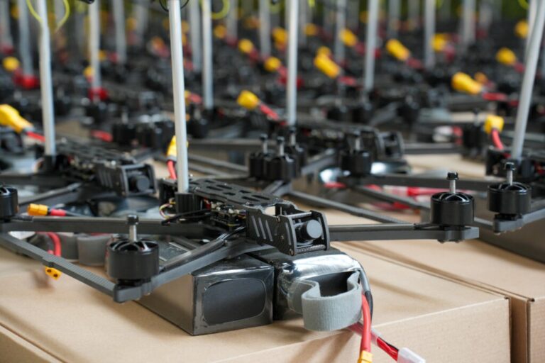 Активисты Народного фронта поддержали военных необходимым имуществом и средствами связи