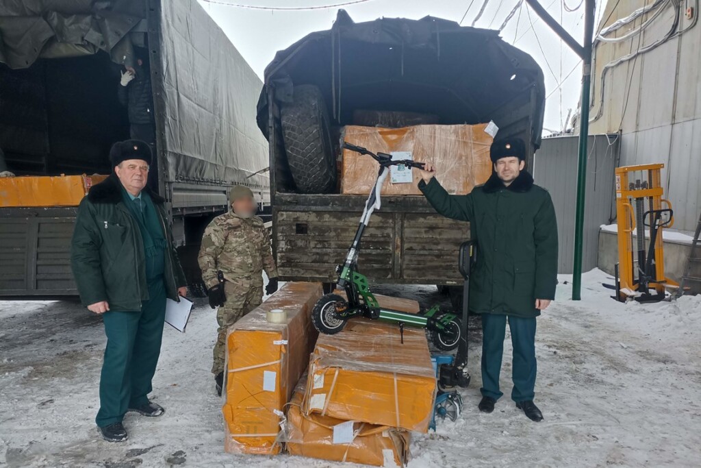 Таможня изъяла крупную партию электровелосипедов и электросамокатов для отправки в зону СВО