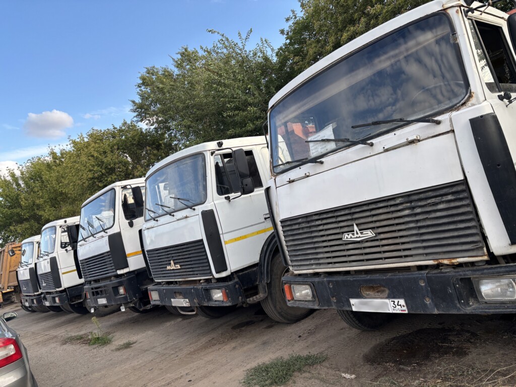 В Волгограде у отца и сына арестовали девять самосвалов из‑за долгов более 1,5 млн рублей
